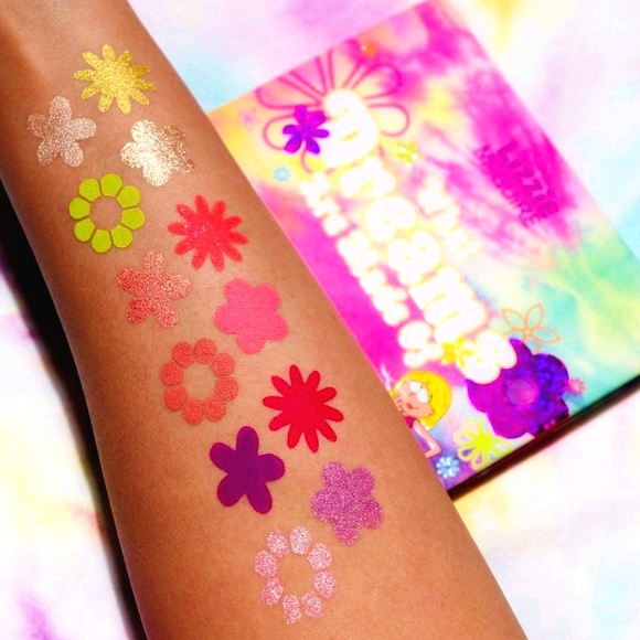 Lizzie McGuire Eyeshadow Palette - Picture 3 of 16